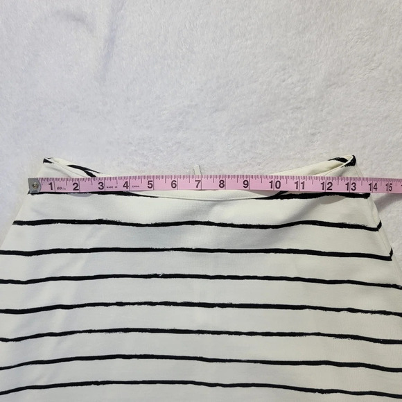 Elizabeth And James Back And White Striped A Line Back Zip Full Skirt Size 4 - Picture 8 of 9